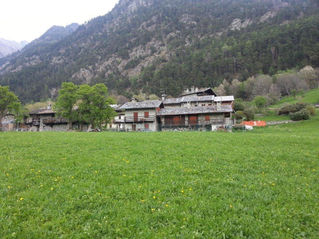 Casa Indipendente Val D'Ayas - Challand Saint Anselme Exteriör bild